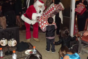 Santa hands out gifts to kids in Yorba Linda